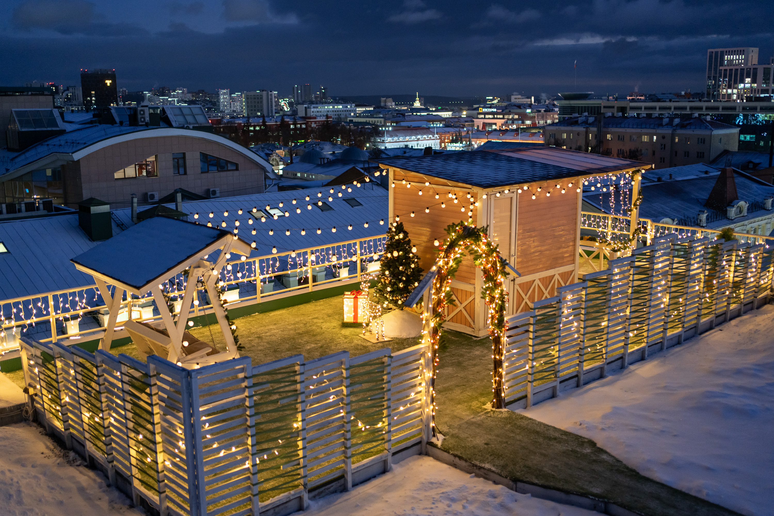 Романтическое свидание на крыше для двоих