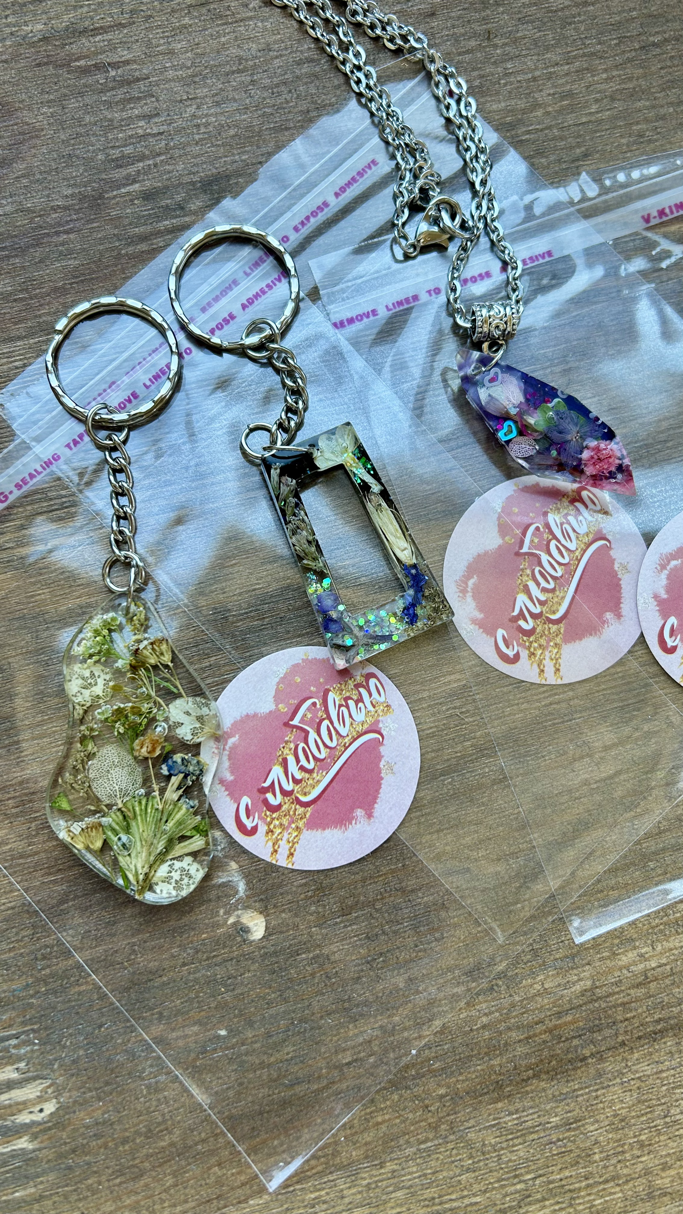 Создание украшения из УФ-смолы