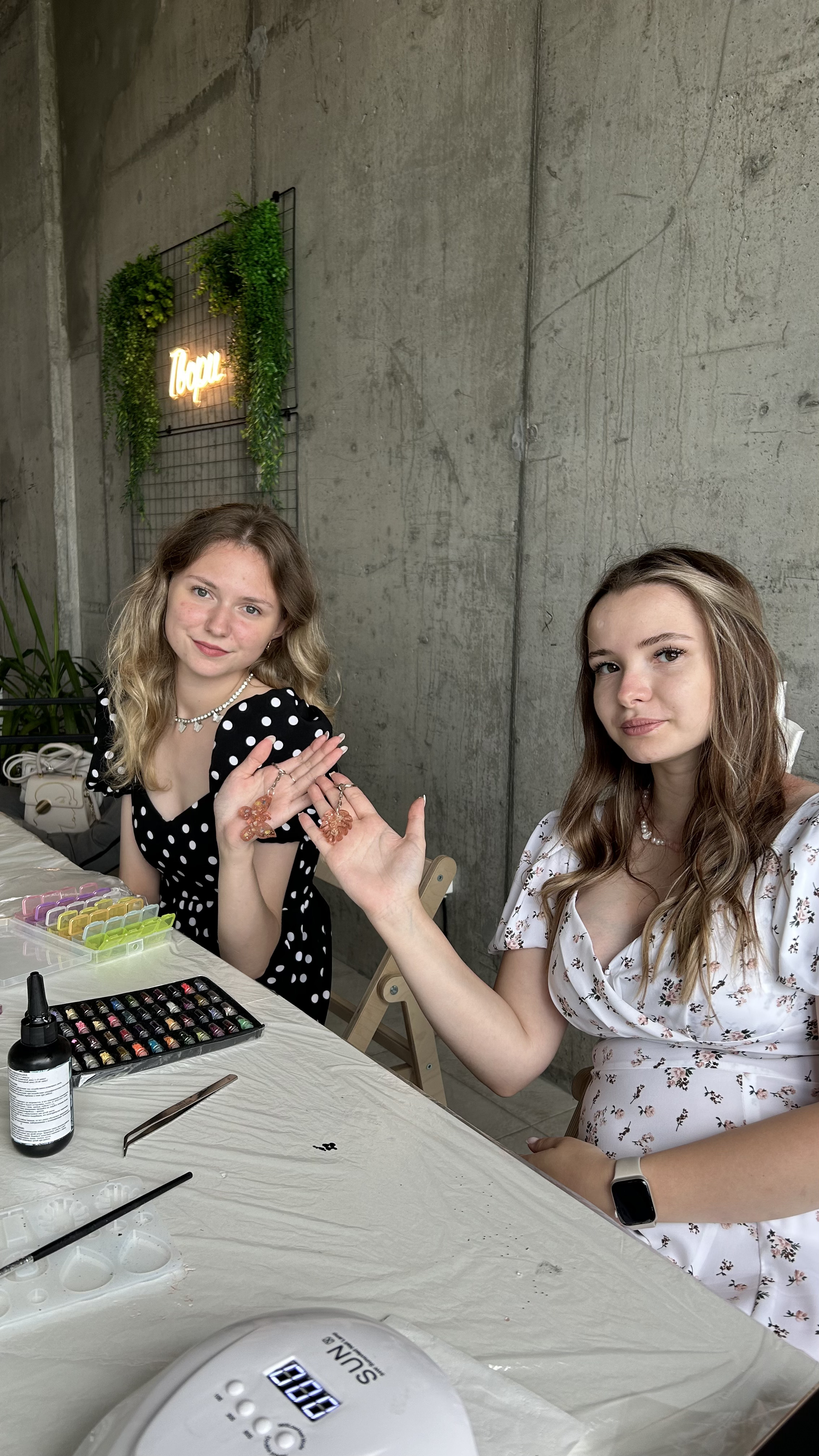 Создание украшения из УФ-смолы