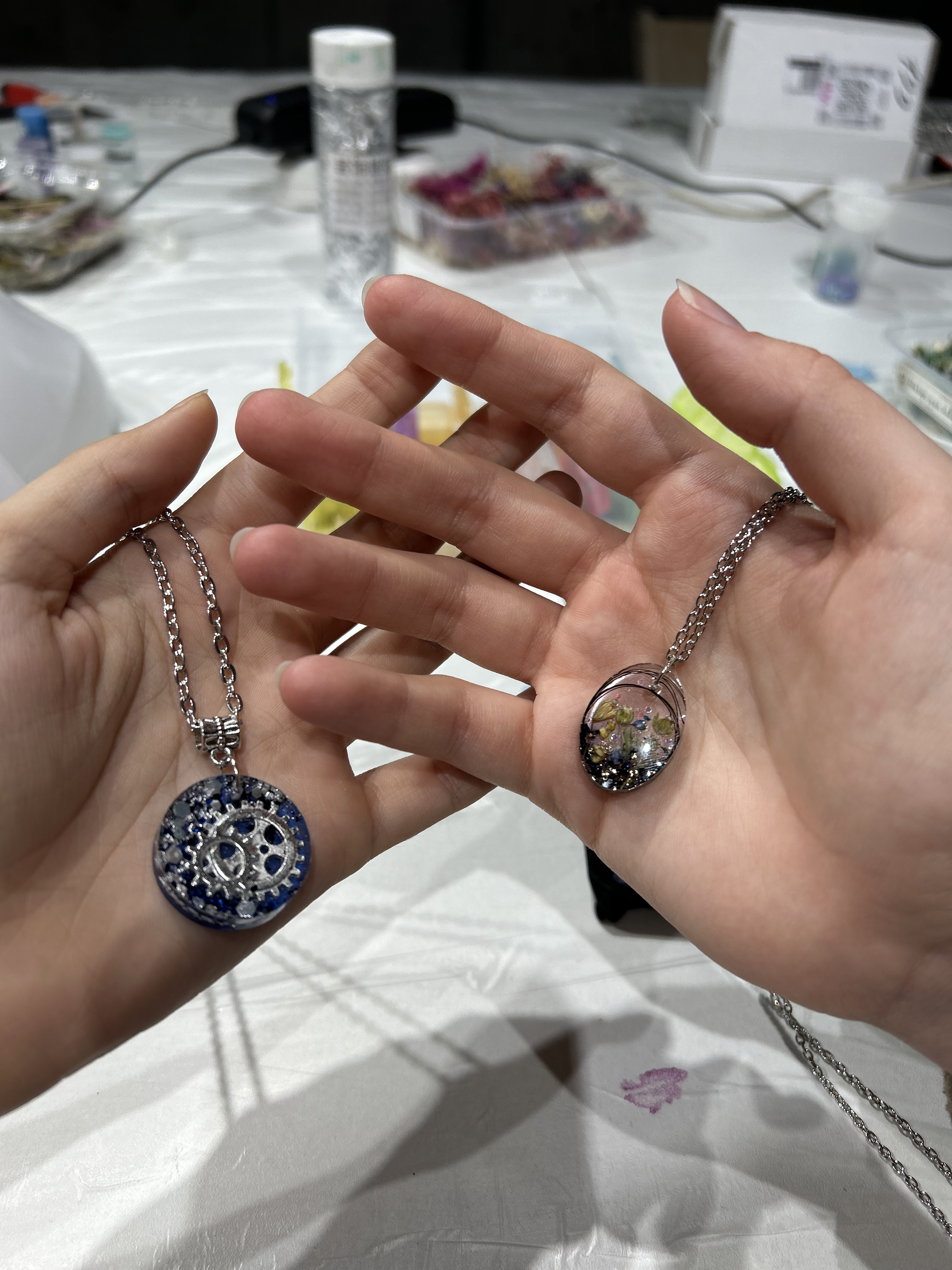 Создание украшения из УФ-смолы